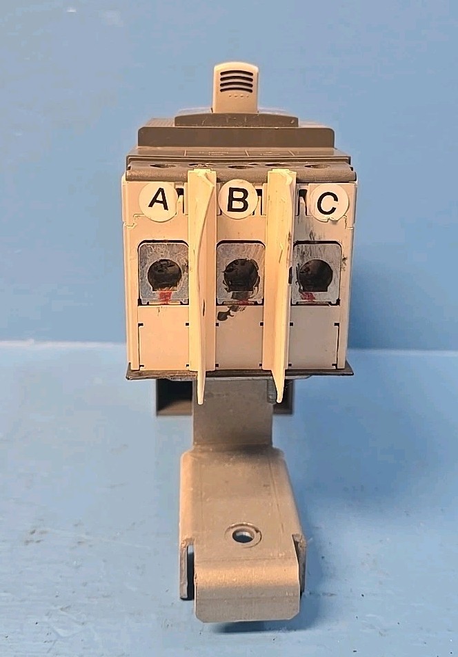 ABB XT1HU3100AYD0A0XXX 100A 480V SACE TMAX XT1H Circuit Breaker