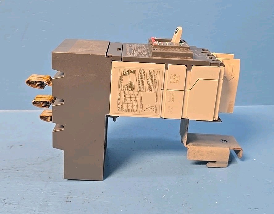 ABB XT1HU3100AYD0A0XXX 100A 480V SACE TMAX XT1H Circuit Breaker