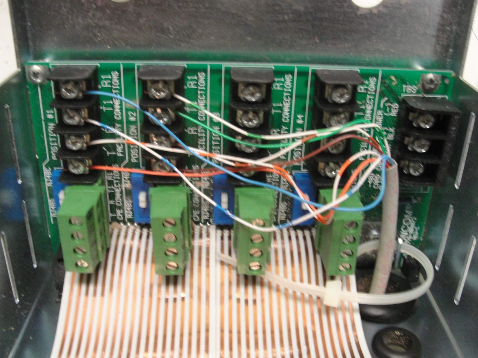 Pairgain enclosure HRE 421 150-1125-01 + Higain HRU 412 + Troncom DTWA 528-04