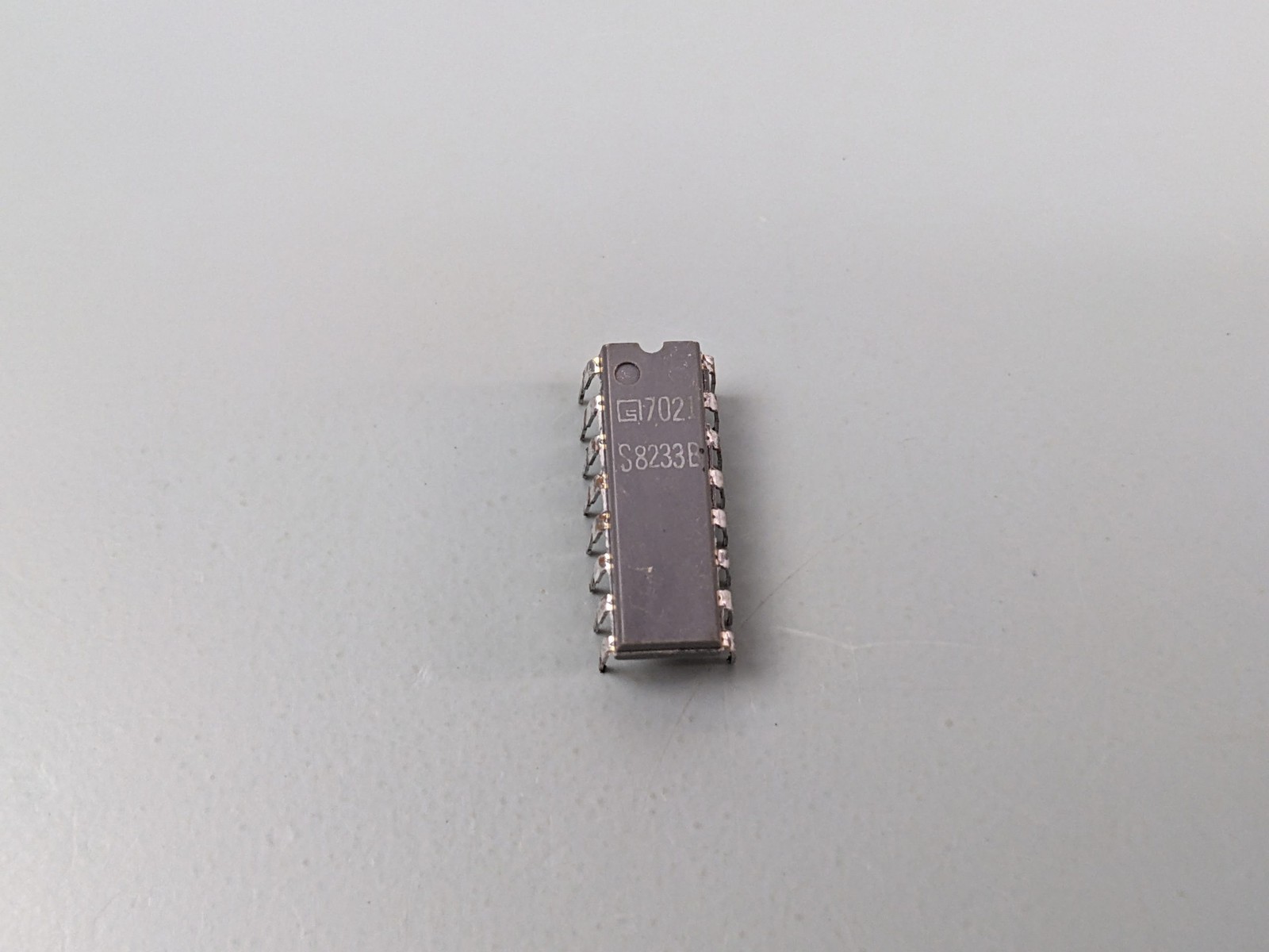 Signetics S8233 Digital Multiplexer IC, 2-Input 4-Bit Rare Gray 1970