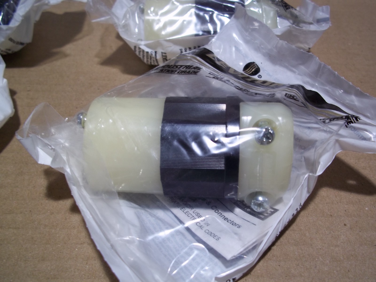 NEW Leviton 5269-C Lot of 6 257B Connector WC-596F 15 AMP 125V