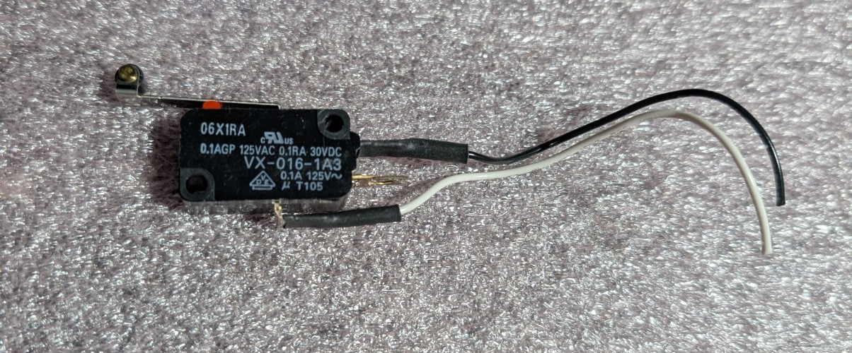 Omron VX-016-1A3 Snap Action Micro Switch Lever Roller SPDT Fast USA SHIP #S140