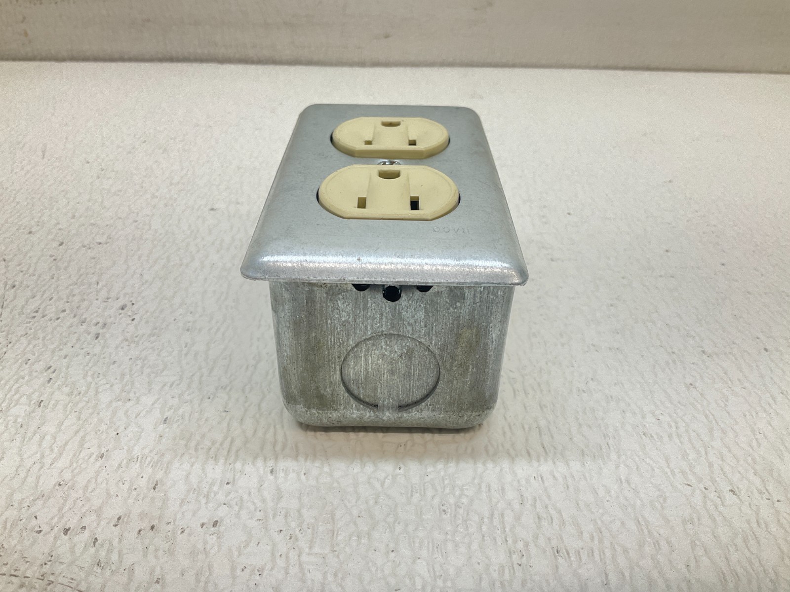 TE Receptacle Outlet 15 A 125 V w/ Enclosure (TSC)