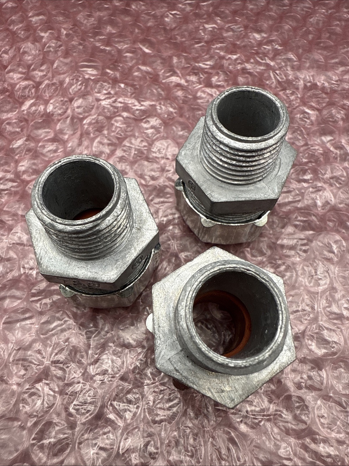 Pack of 3 ABB Thomas & Betts 2524 1/2in NPT, 0.500-0.625in, Die-Cast Zinc NEW