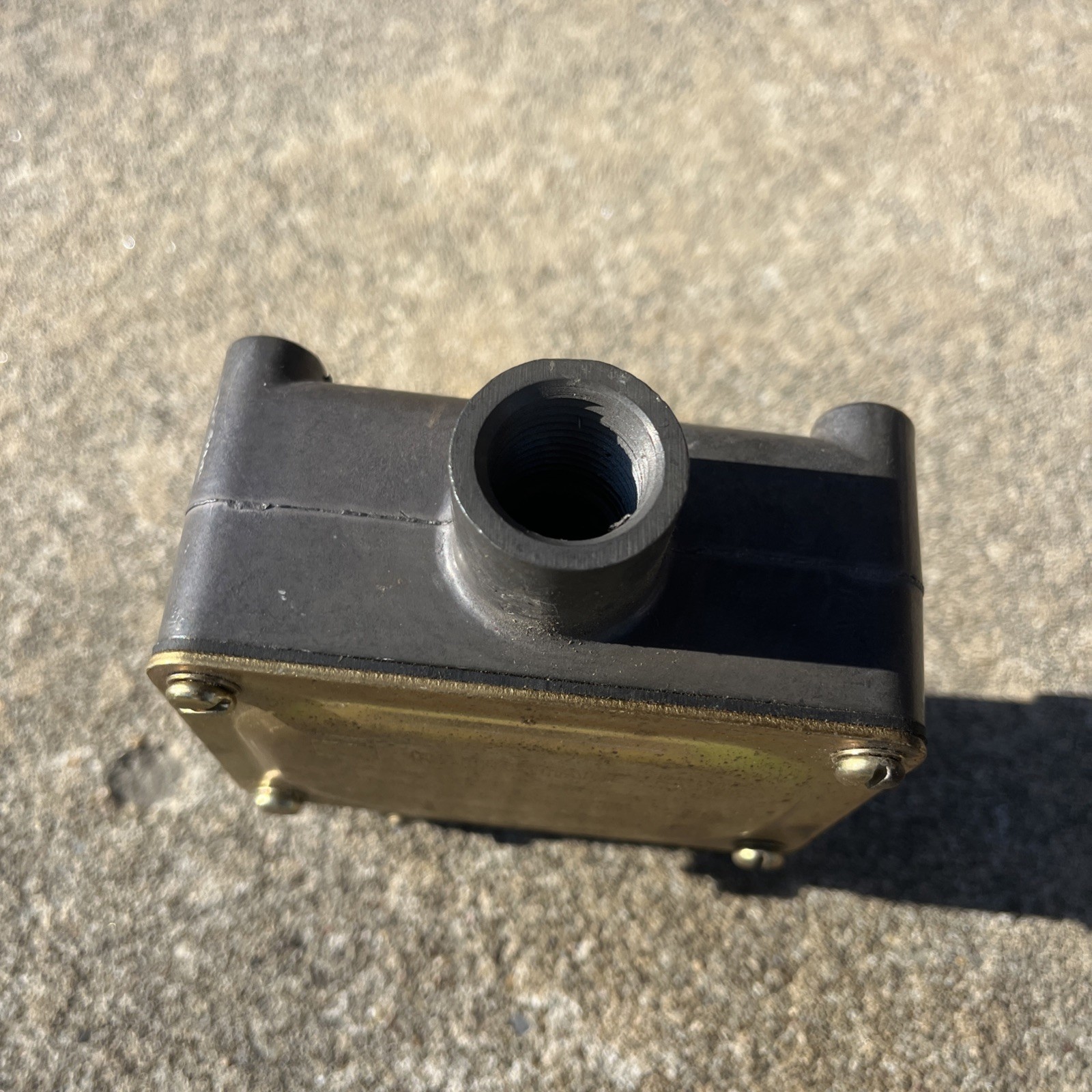 Barksdale 9048-4 pressure Actuated switch 200-3000 Psi NOS