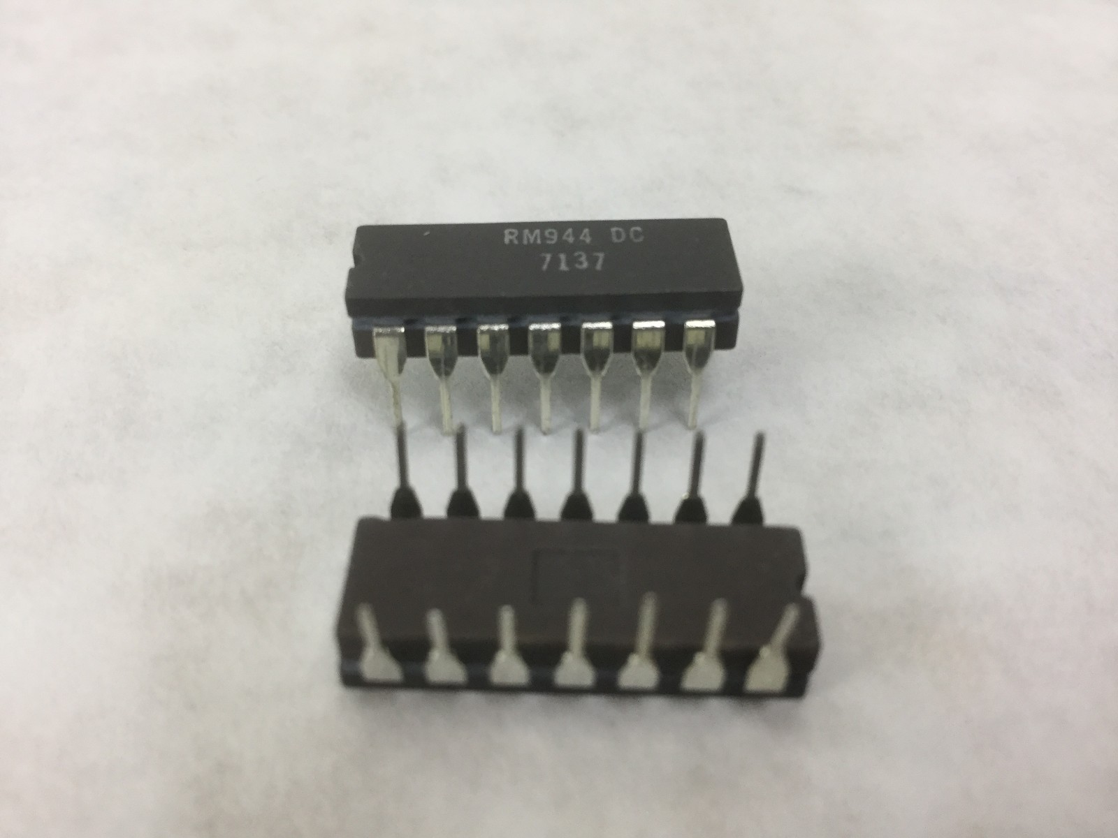 RM944 DC Integrated Circuit 14 Pin Lot of 15