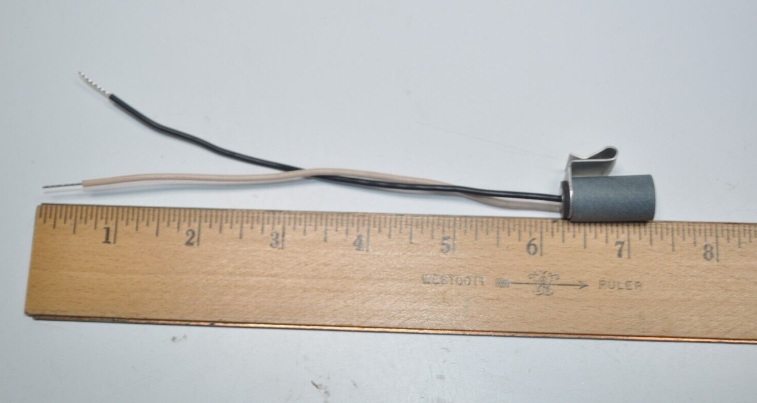 Lot of 5 NOS LEECRAFT 75W 125V Wired Mini Candelabra Bayonet Lamp Holder w/ Clip