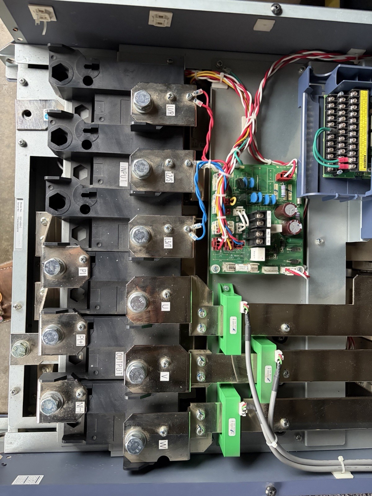 300 HP VFD TECO Westinghouse EQ7-4300-C 480 V 377A VFD EQ7 Series