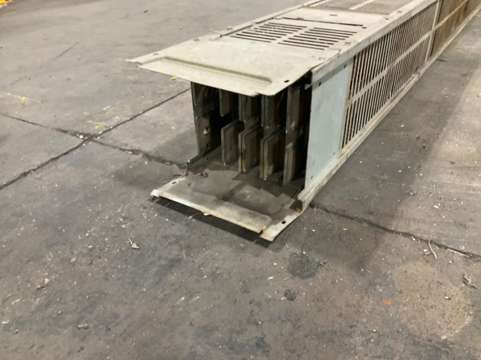 Gould I-T-E U325AVPG-96 XL Universal Bus Duct Busway 2000A 600V 8 Feet #25FK