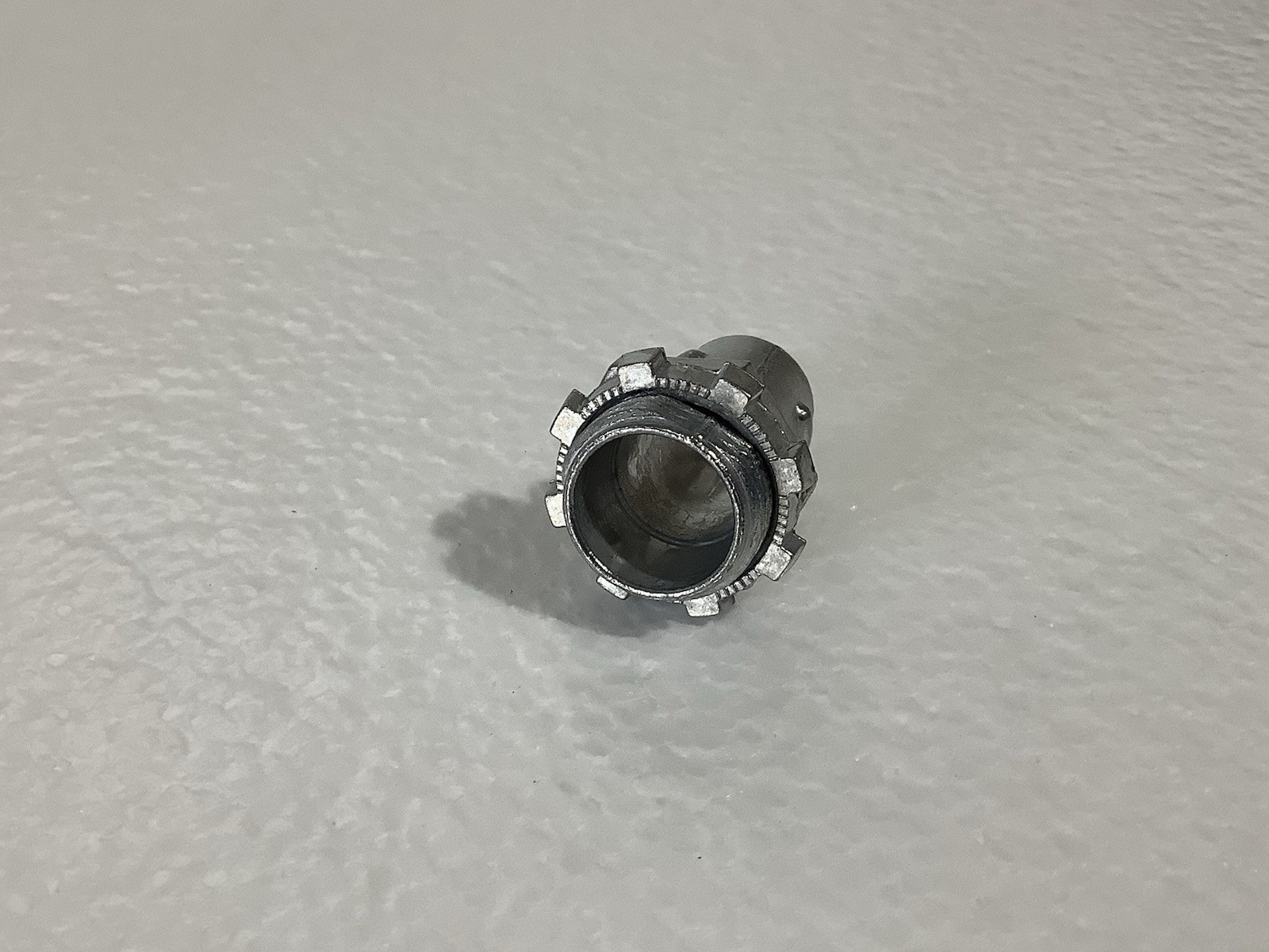 100 qty Southwire 451 1/2″ Die-Cast BX-Flex Connector Screw In Type