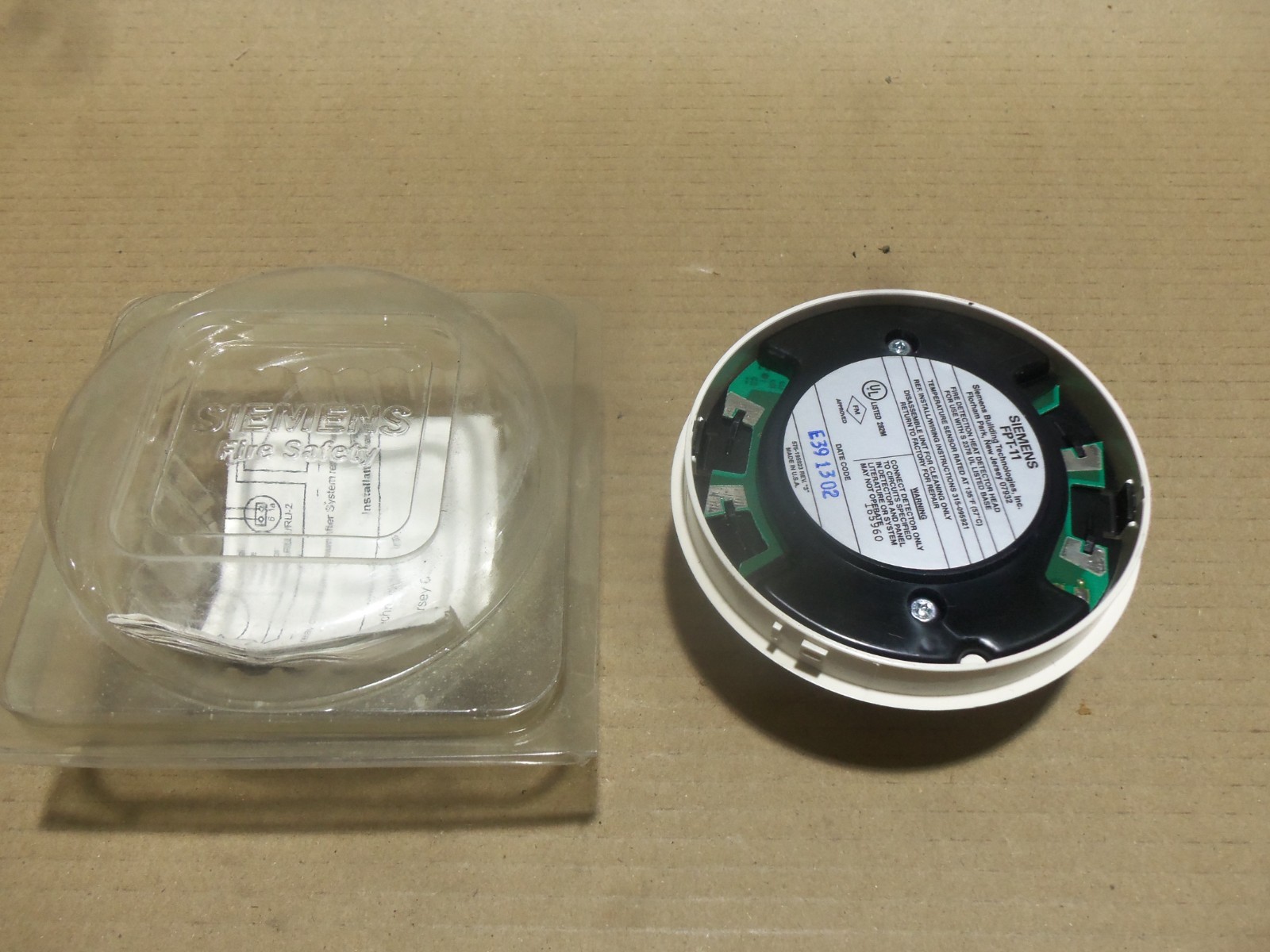 NEW Siemens FPT-11 Fire Detection Heat Detector Head For Use w/ 2378 Base AK