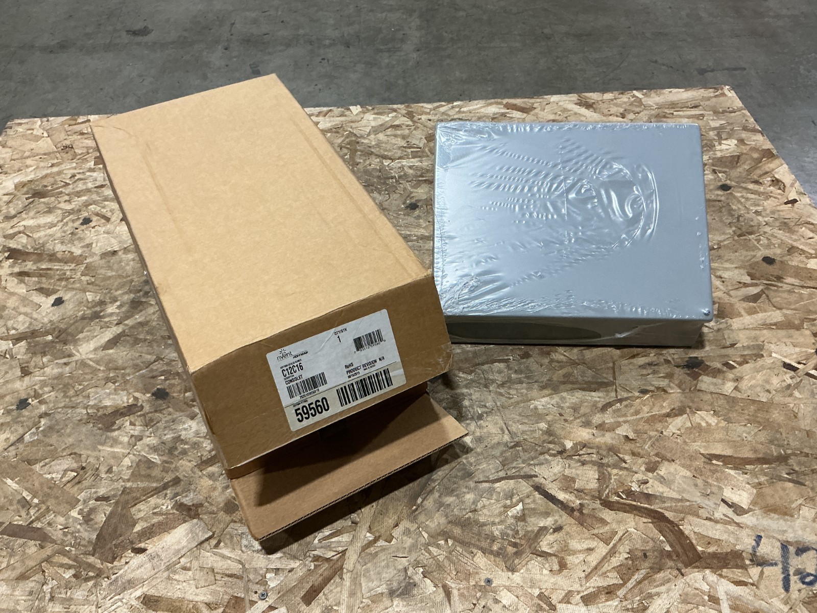 New nVent Hoffman C12C16 Consolet Enclosure Sloped Cover 12x16x9.09 Grey 59560