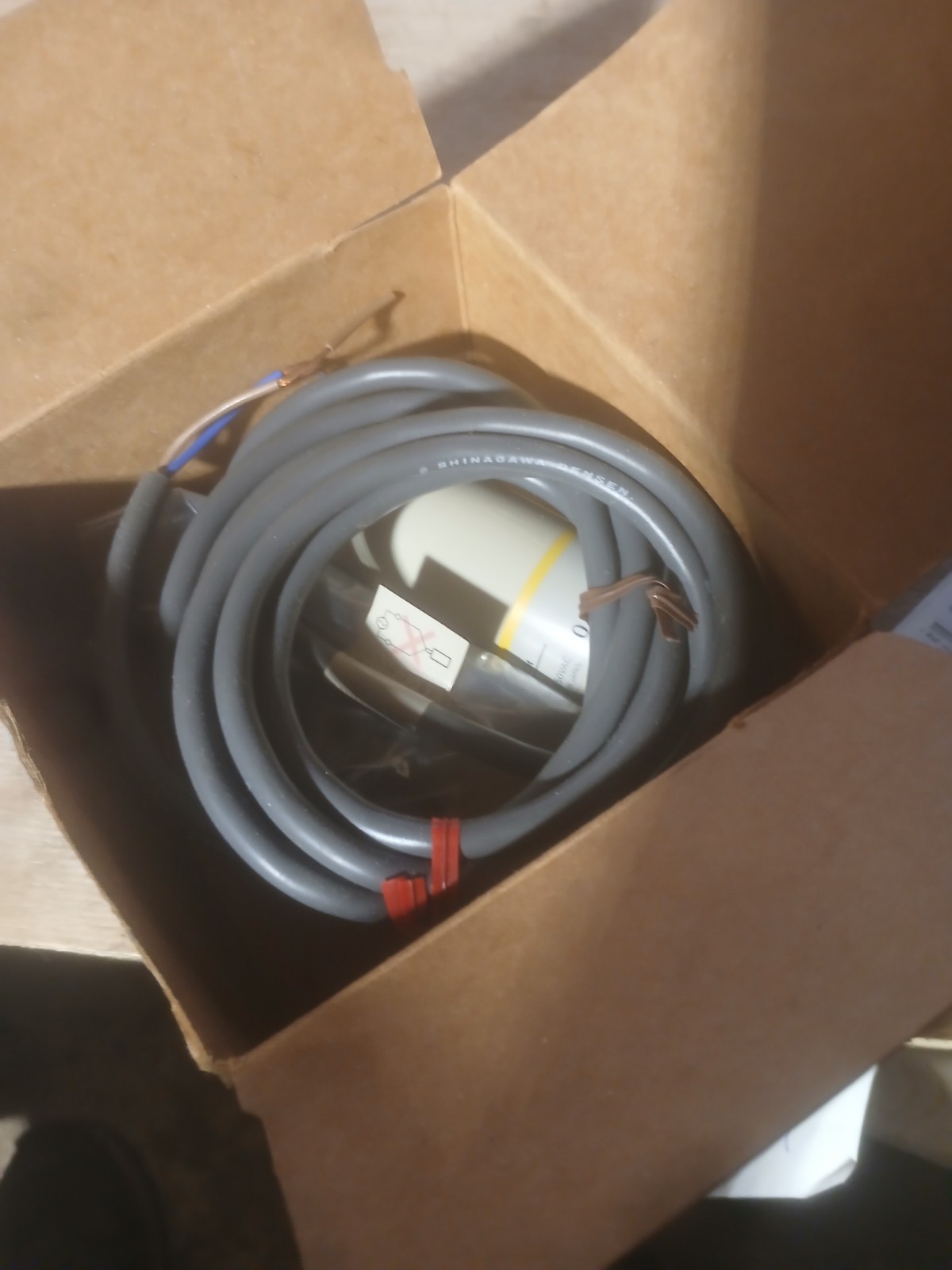 New Omron E2K-C25MY2 E2KC25MY2 Proximity Switch In Box
