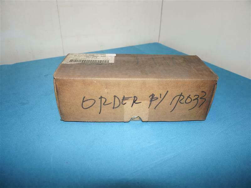 Ford 2L1Z-78611B60-AAF 2L1Z78611B60AAF SeatBealt Buckle NEW NOB