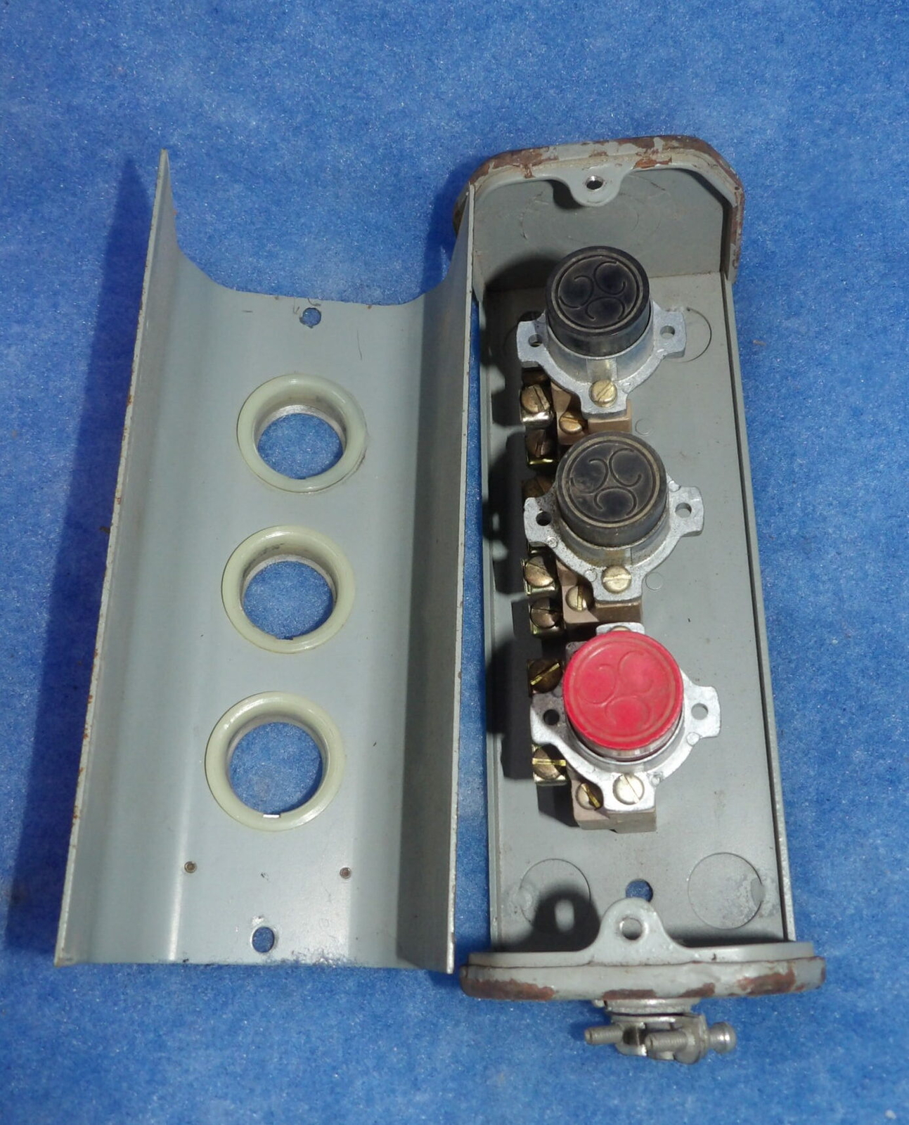 Clark Control 1HB3 1HB3-3 600V 3 Button COntrol Station + 1 Year Warranty