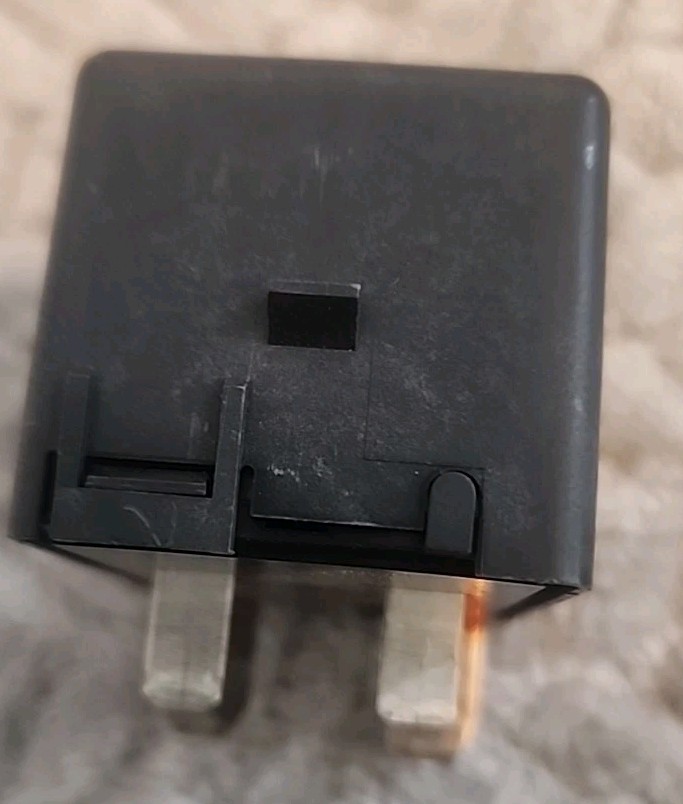 2203997-1 DC Contactor E TE Connectivity Automotive Aviation Contactor 4-pin