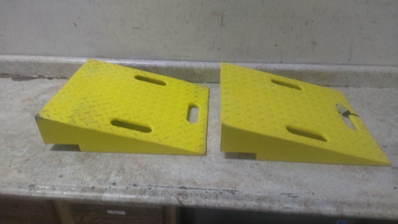 Checkers UHB4045 4-1/2 In Maximum Cable Diameter Yellow Modular Hose Bridge