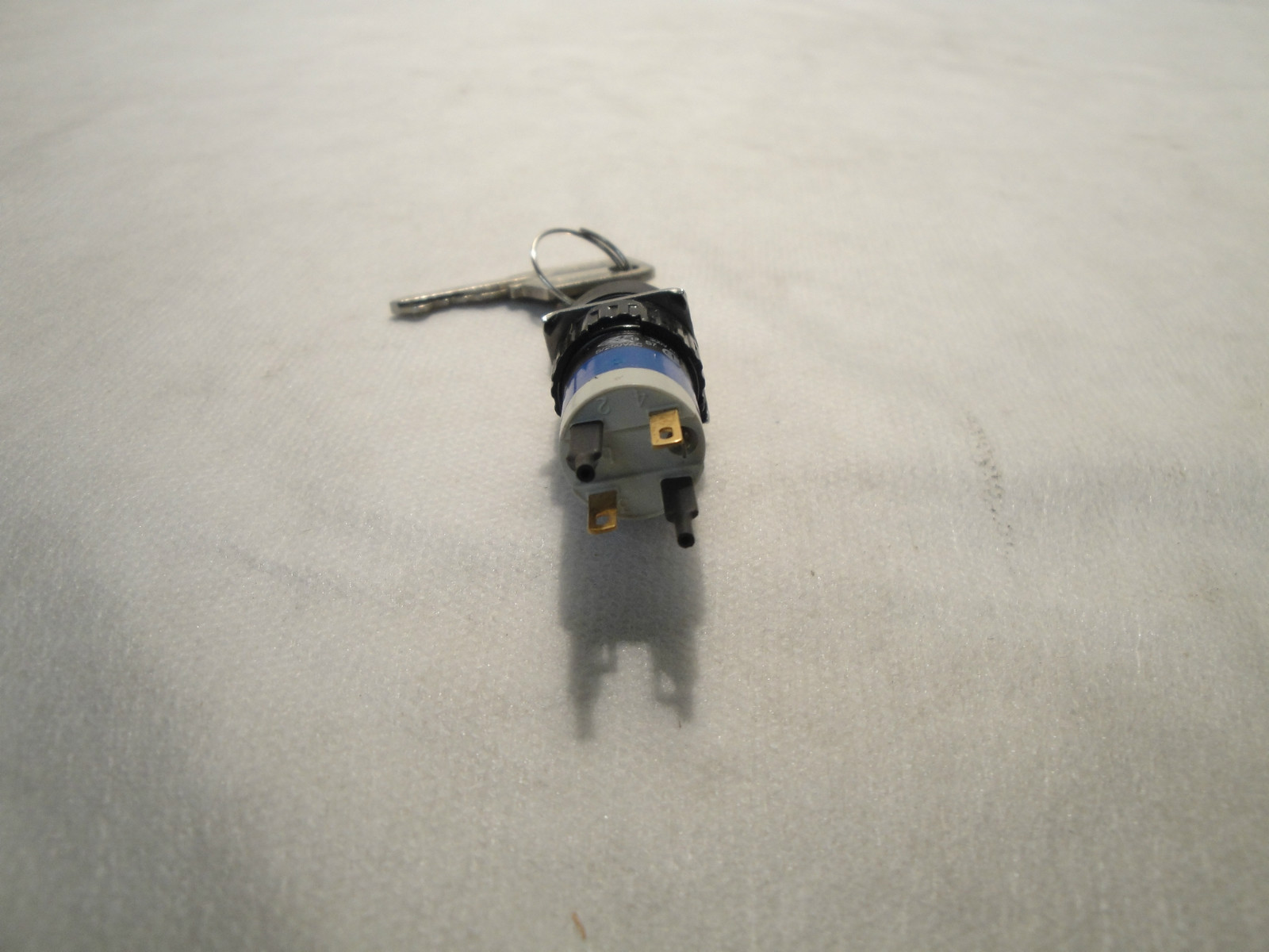 NEW EAO KEY SELECTOR SWITCH 51-135-022-D 2 POSITION
