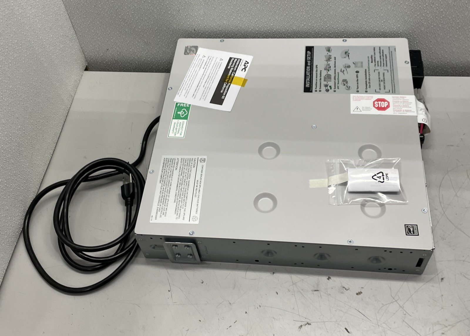 APC Smart-UPS SMC1500-2UC 2U Rack Back-UPS 1440 VA 6 x NEMA 5-15R