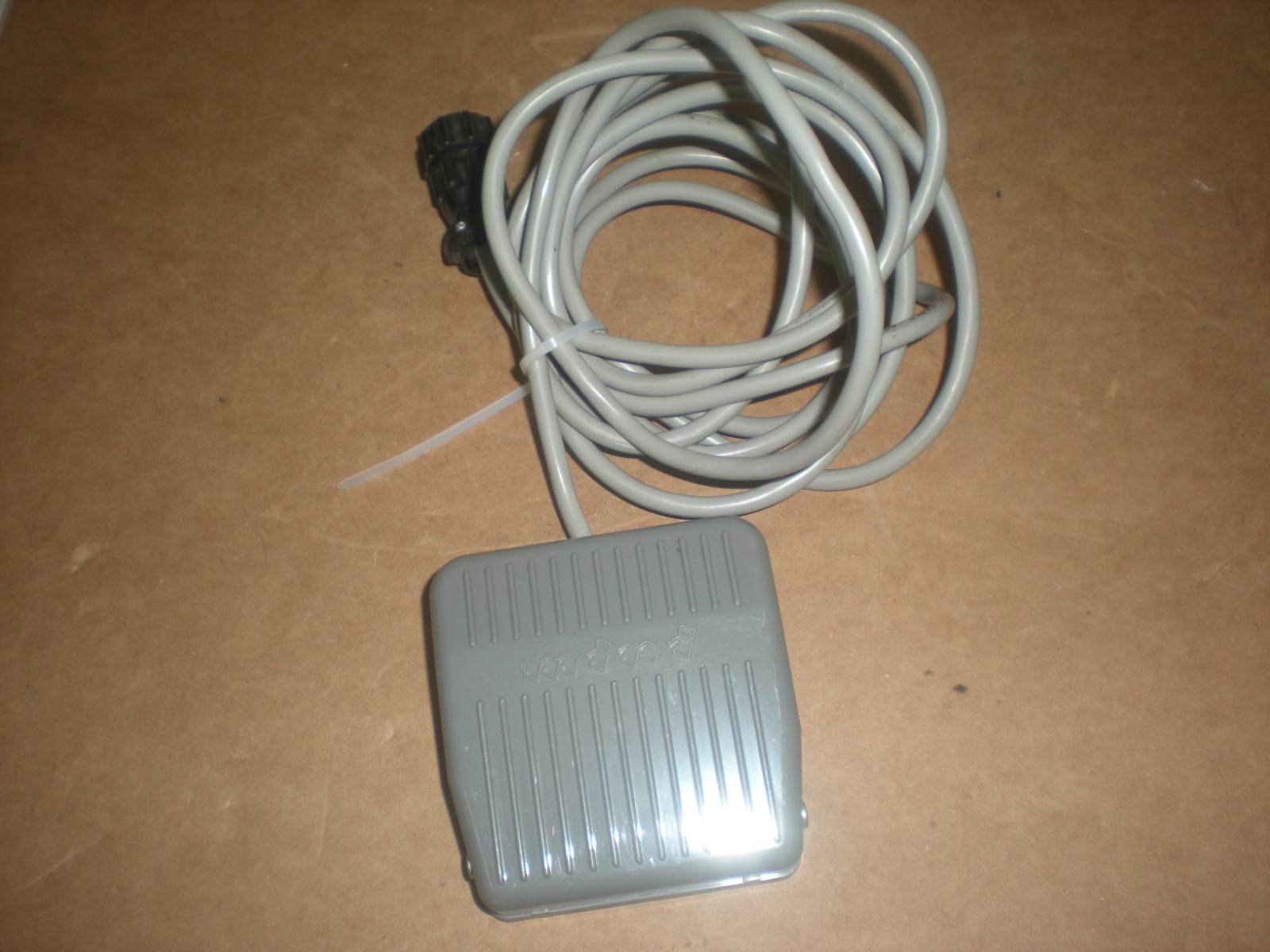 Unbranded Foot Switch – Tests OK