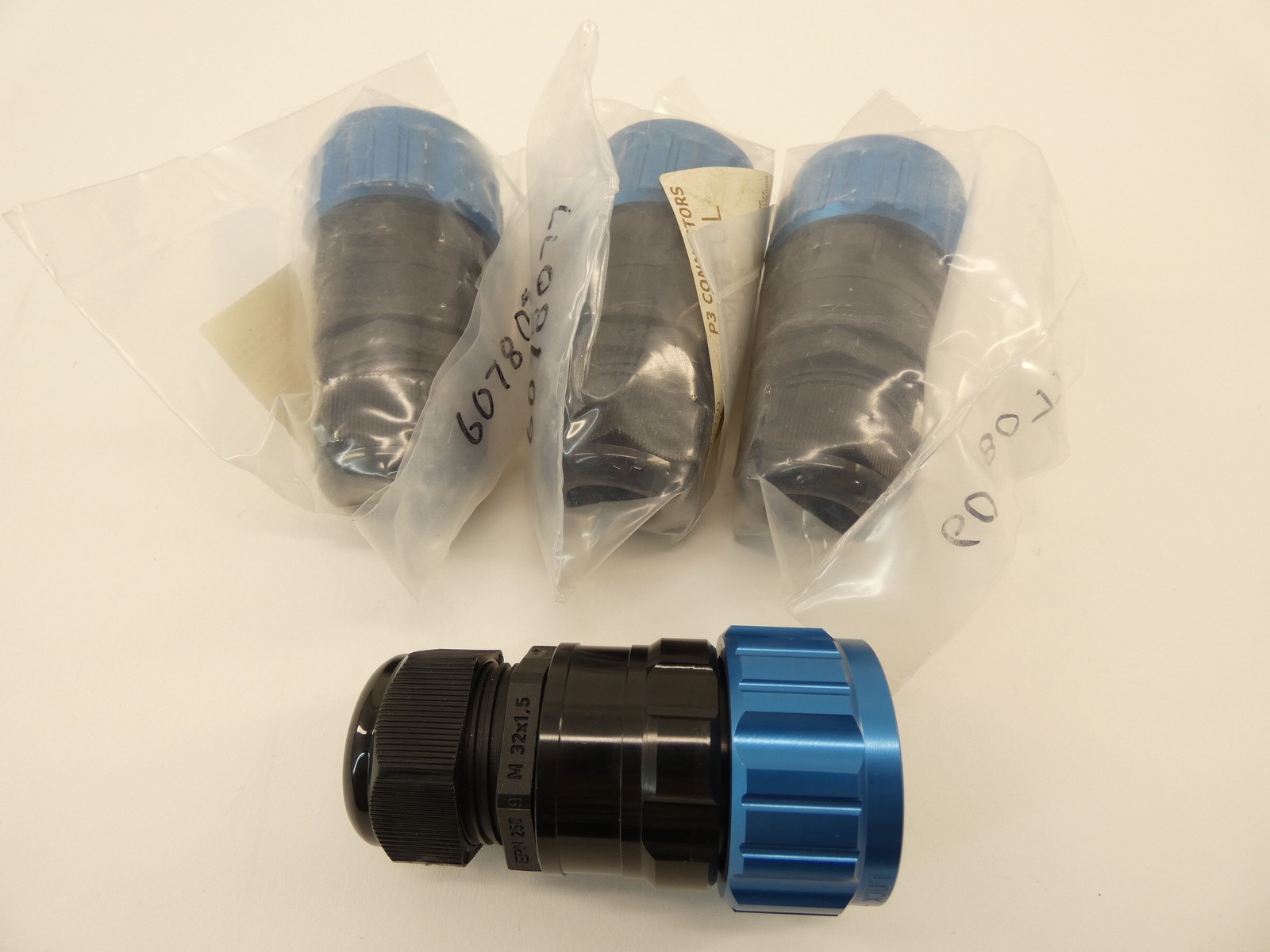 *Lot of 4* P3 Connectors P7-LM-S-M32-UL Connector 7-Pin – NEW Surplus!