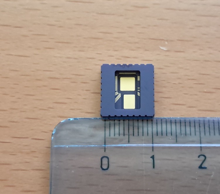 3x Chip carrier ceramic-gold custom LCC/QFN28