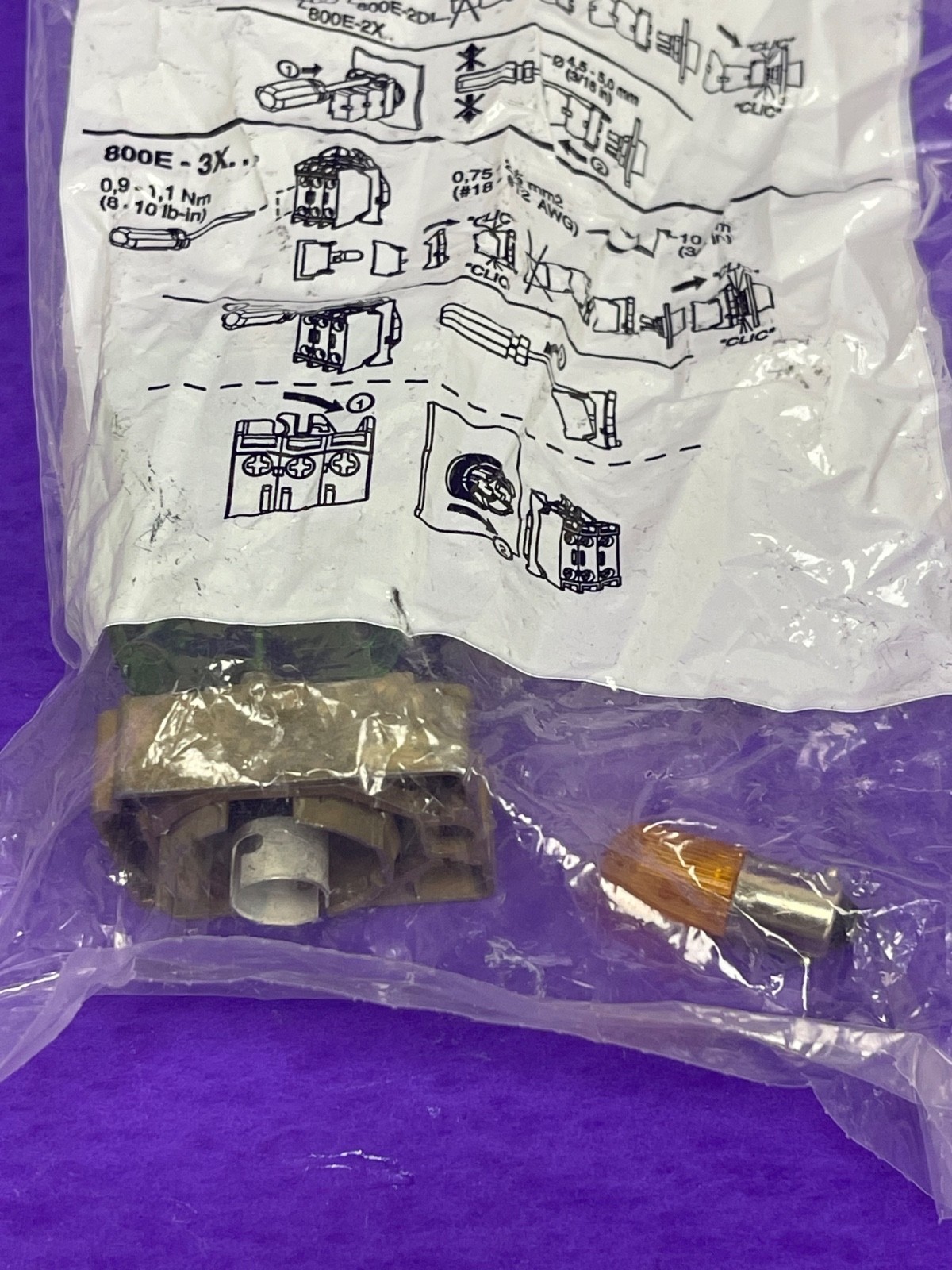 Allen Bradley 800E-2DL3AX20 Full Voltage Module 24V AC/DC Amber w/ Latch