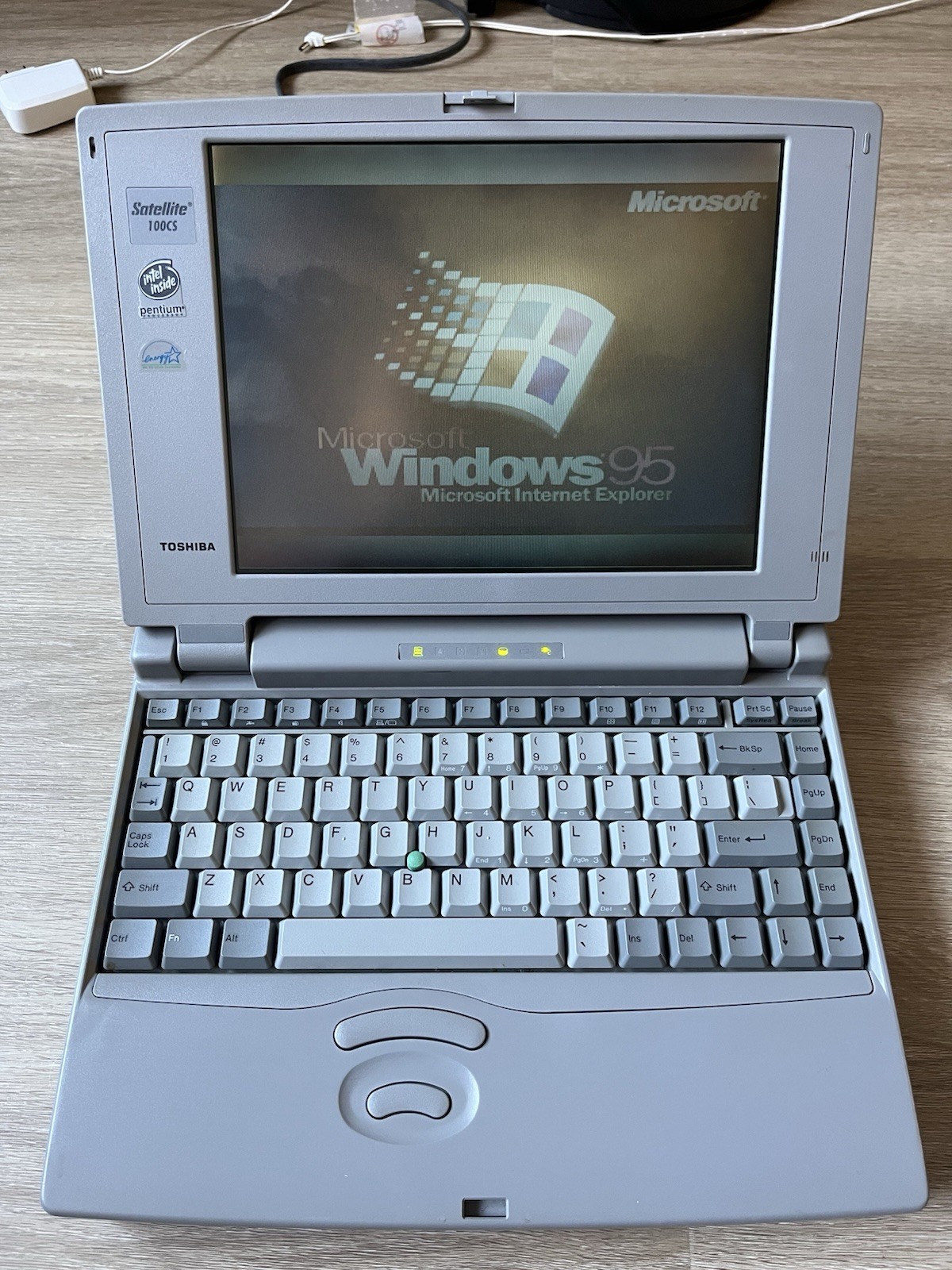 Retro Toshiba Satellite 100cs / 528 Vintage Laptop