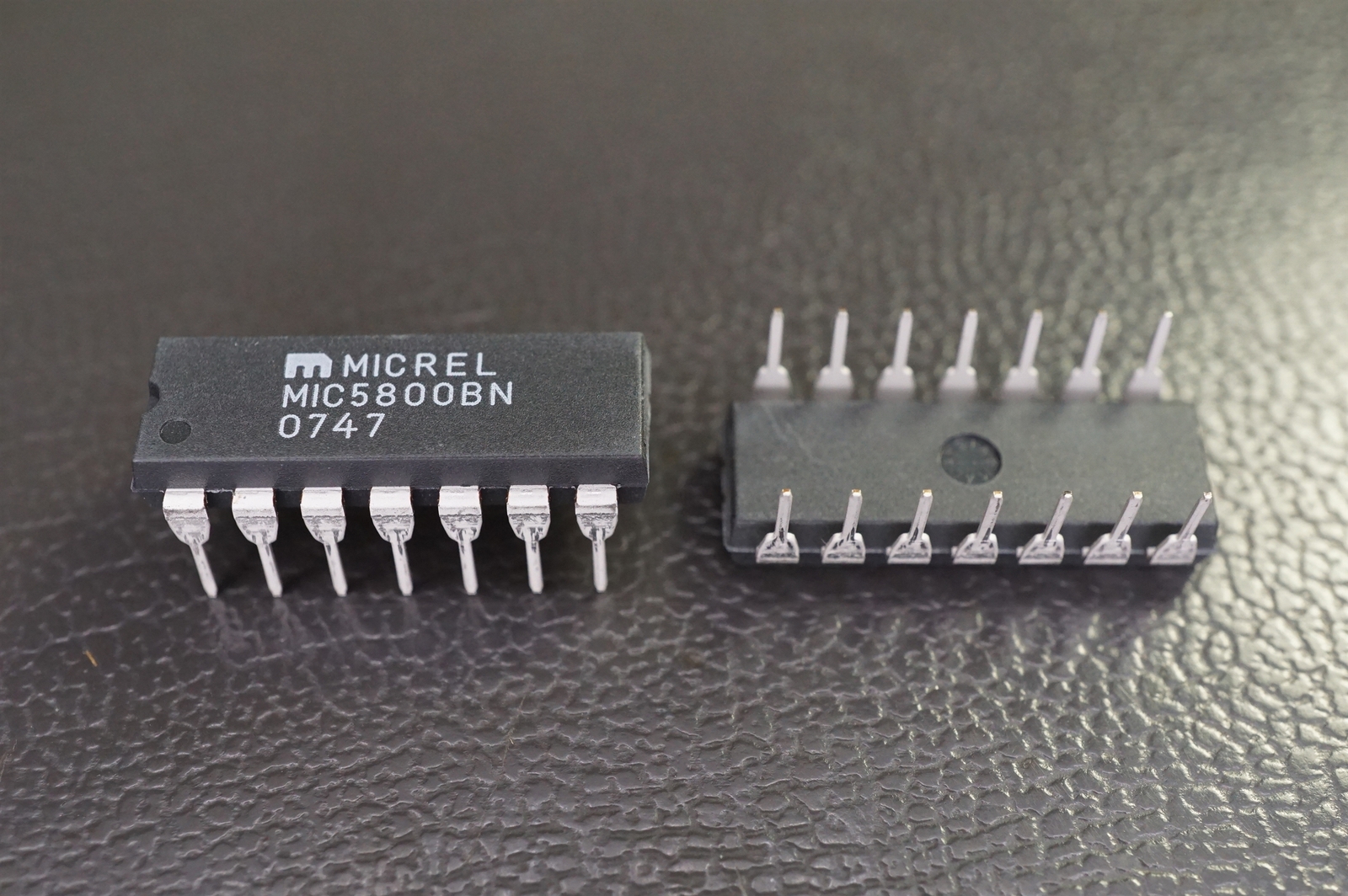 Lot of 2 MIC5800BN Micrel 4 Bit Parallel Input Latch Driver 0.5A 500mA 14 Pin