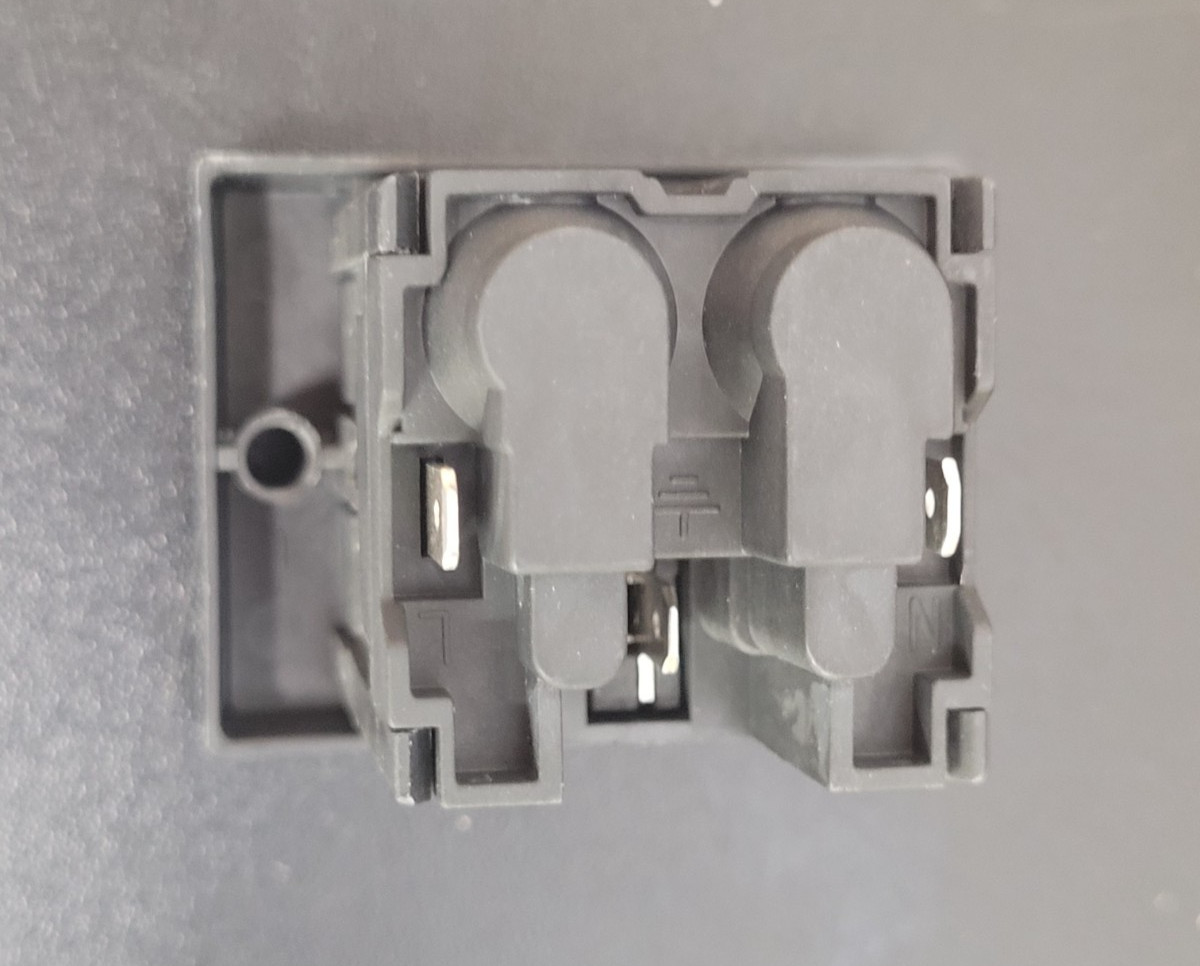 (1 PC) 8843.0363 SCHURTER 8843.0 G-STECKER-KOMBI 10A 70°C