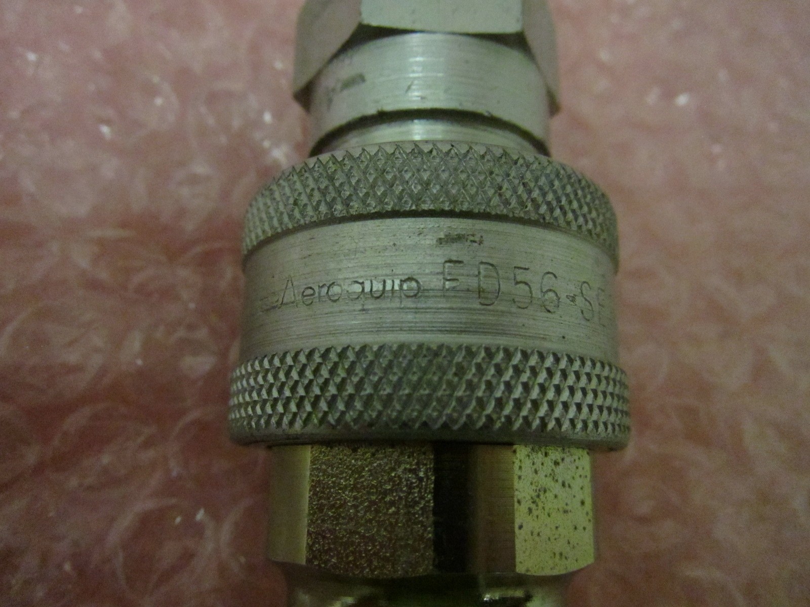 2 AMAT 3300-01008, Aeroquip 5602-8-10S, Qwick Connect, FTG TBG CONN 1/4T 1/4TS