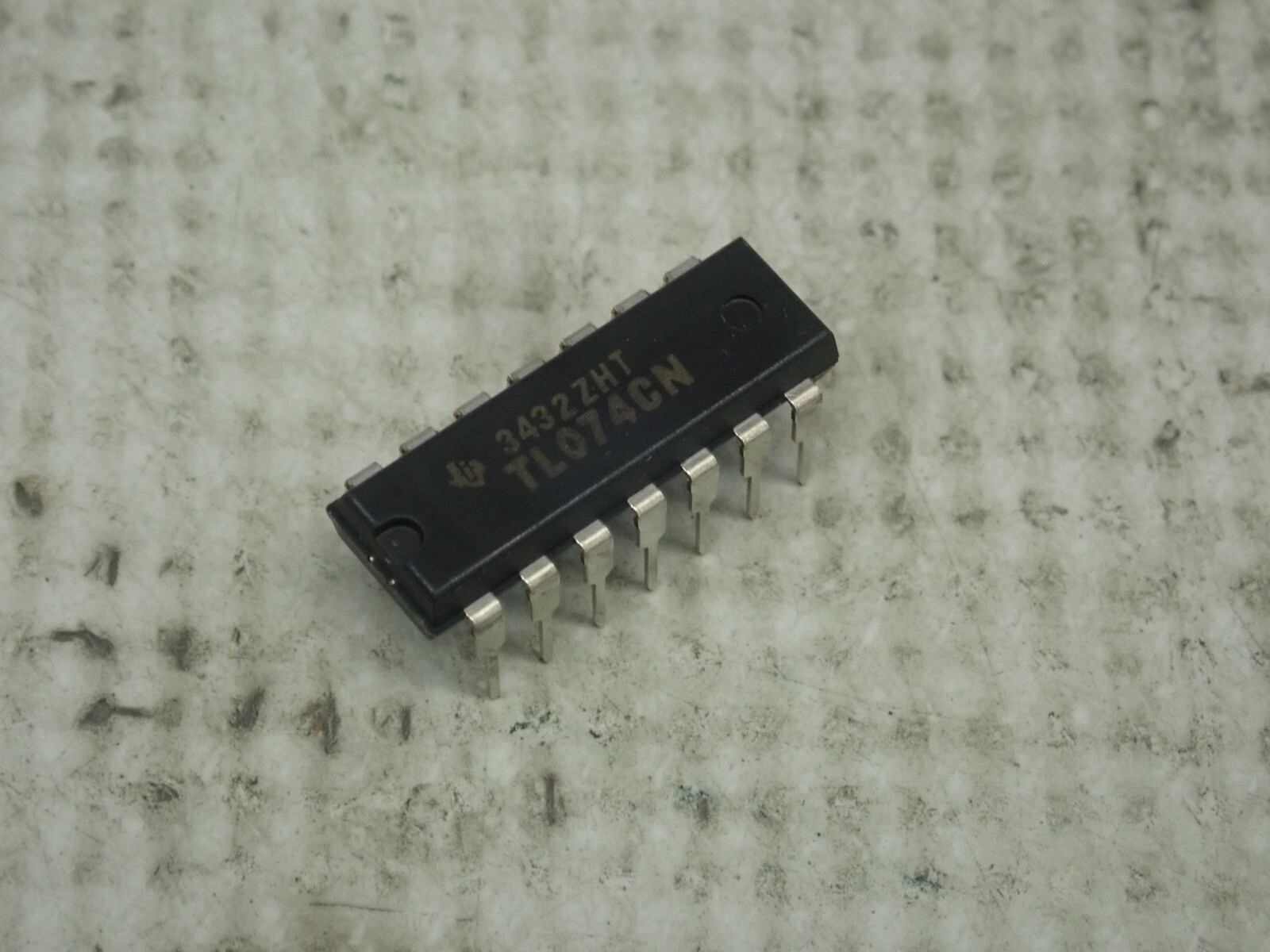 NEW Texas Instruments TL074CN OPERATIONAL AMPLIFIER, 4 FUNC, 6000UV Lot of 10