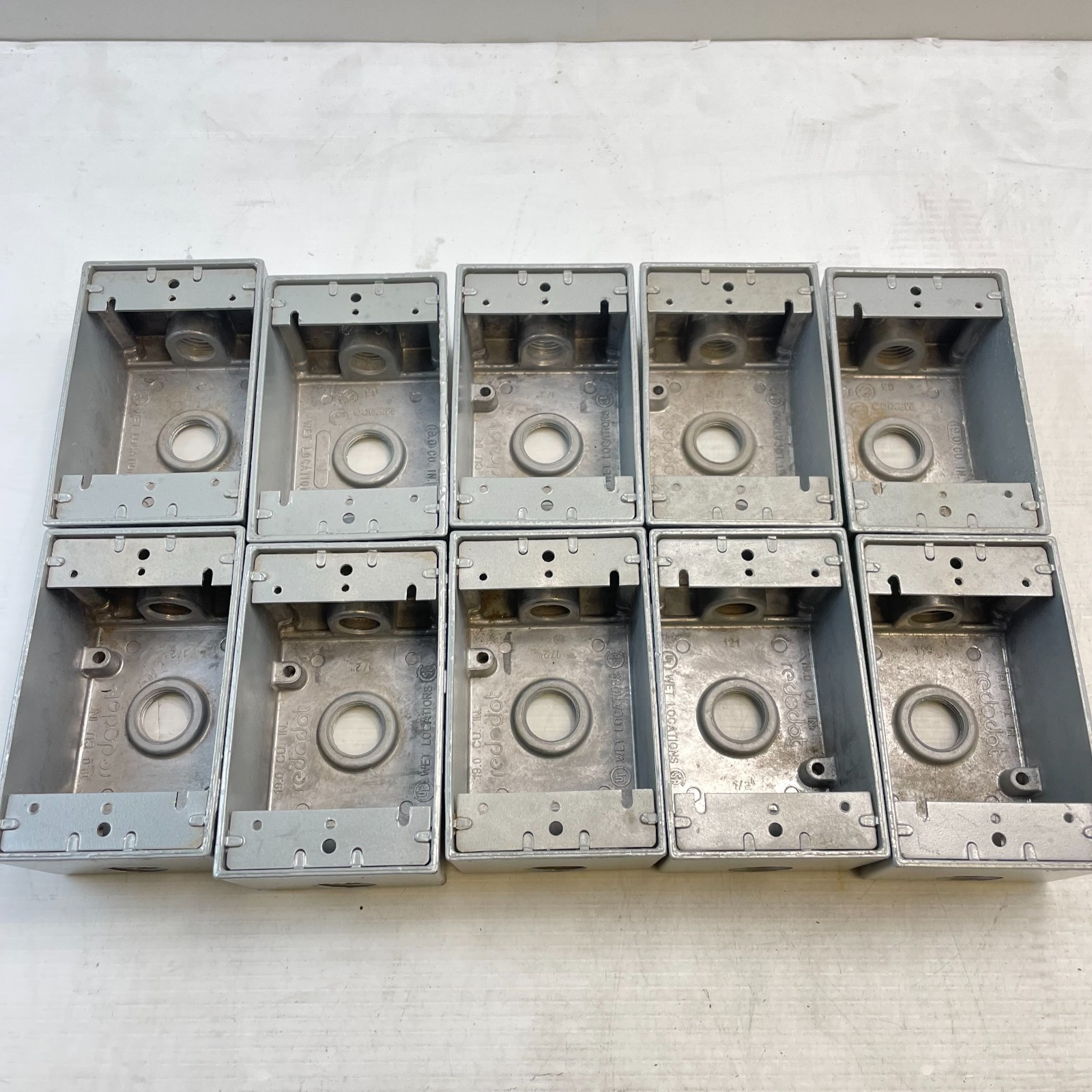 RED DOT IH3-1-LM OUTLET BOXSILVER 1/2″ THREE HOLE (LOT OF 11)