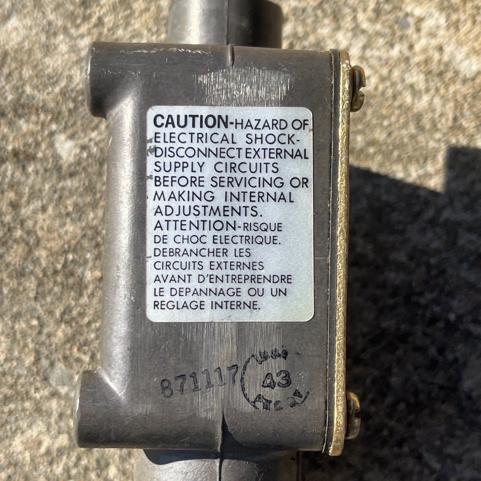 Barksdale 9048-4 pressure Actuated switch 200-3000 Psi NOS