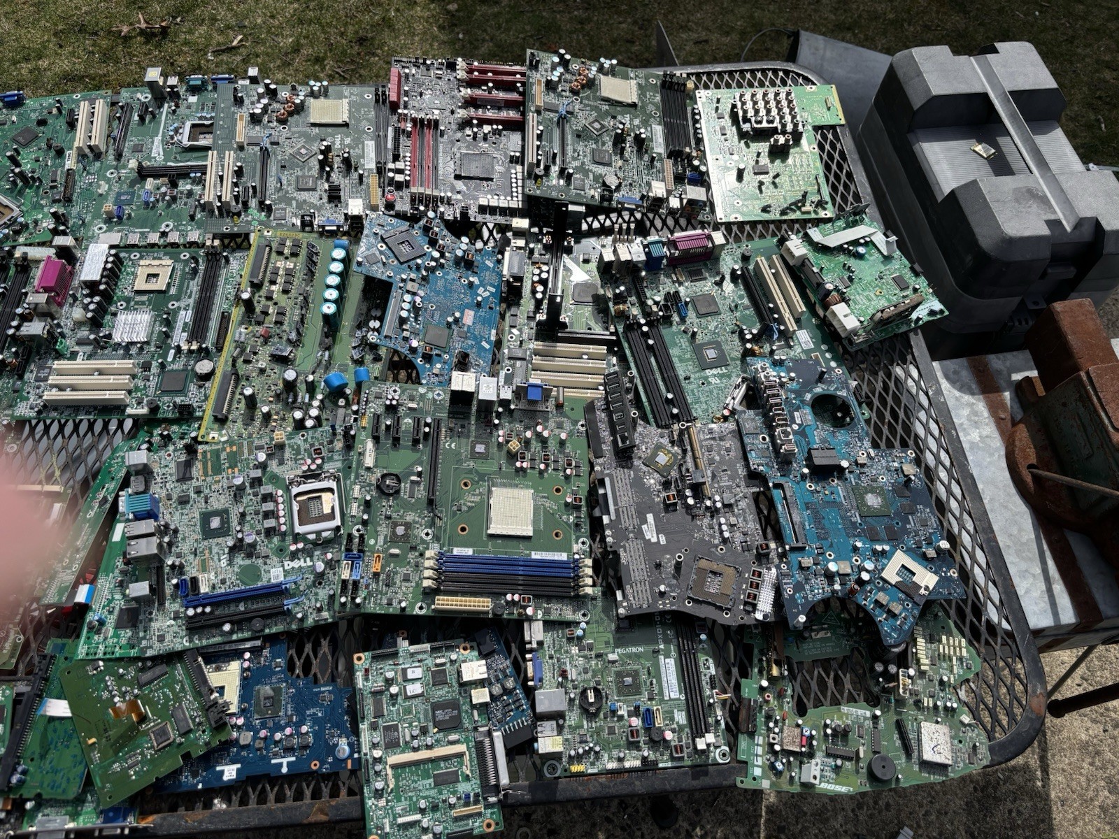 52 Pound Lot Circuit Boards PCB E-Scrap E-Waste Copper Silver Gold Metal Recover