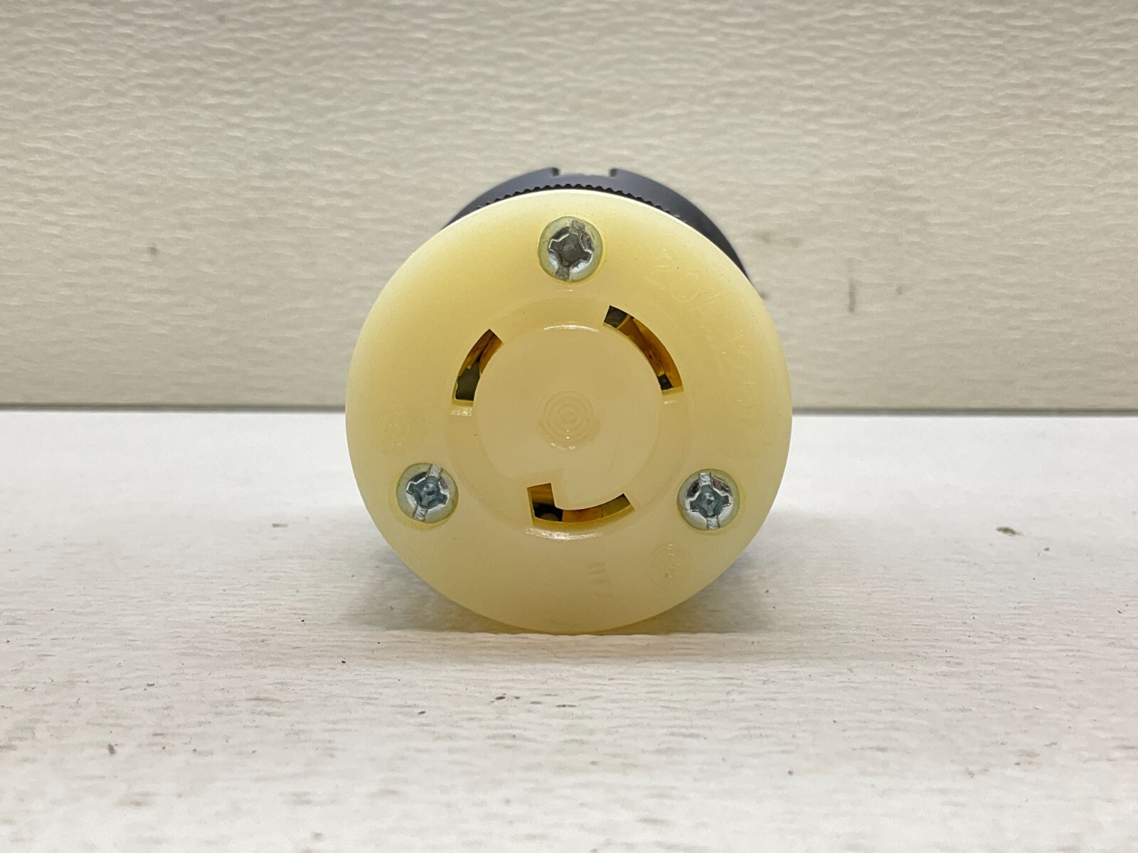 Hubbell HBL2313 20 A Amp 125 V VAC Receptacle 2 P 3 W New