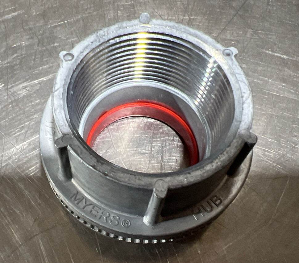 (1) Eaton Crouse-Hinds Myers Hub Insulated Threaded Connection ST-5 Zinc 1-1/2″