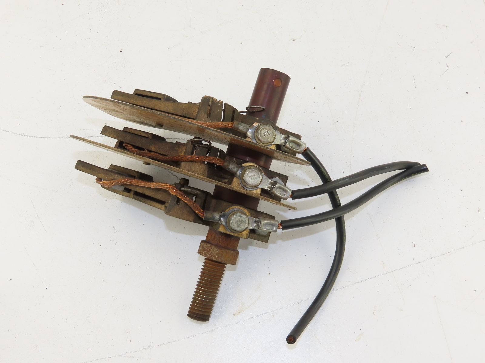 Large G&L Slip Ring Carbon Brushes 20HP 460Volt 3phase Electrical Contact 7Pole