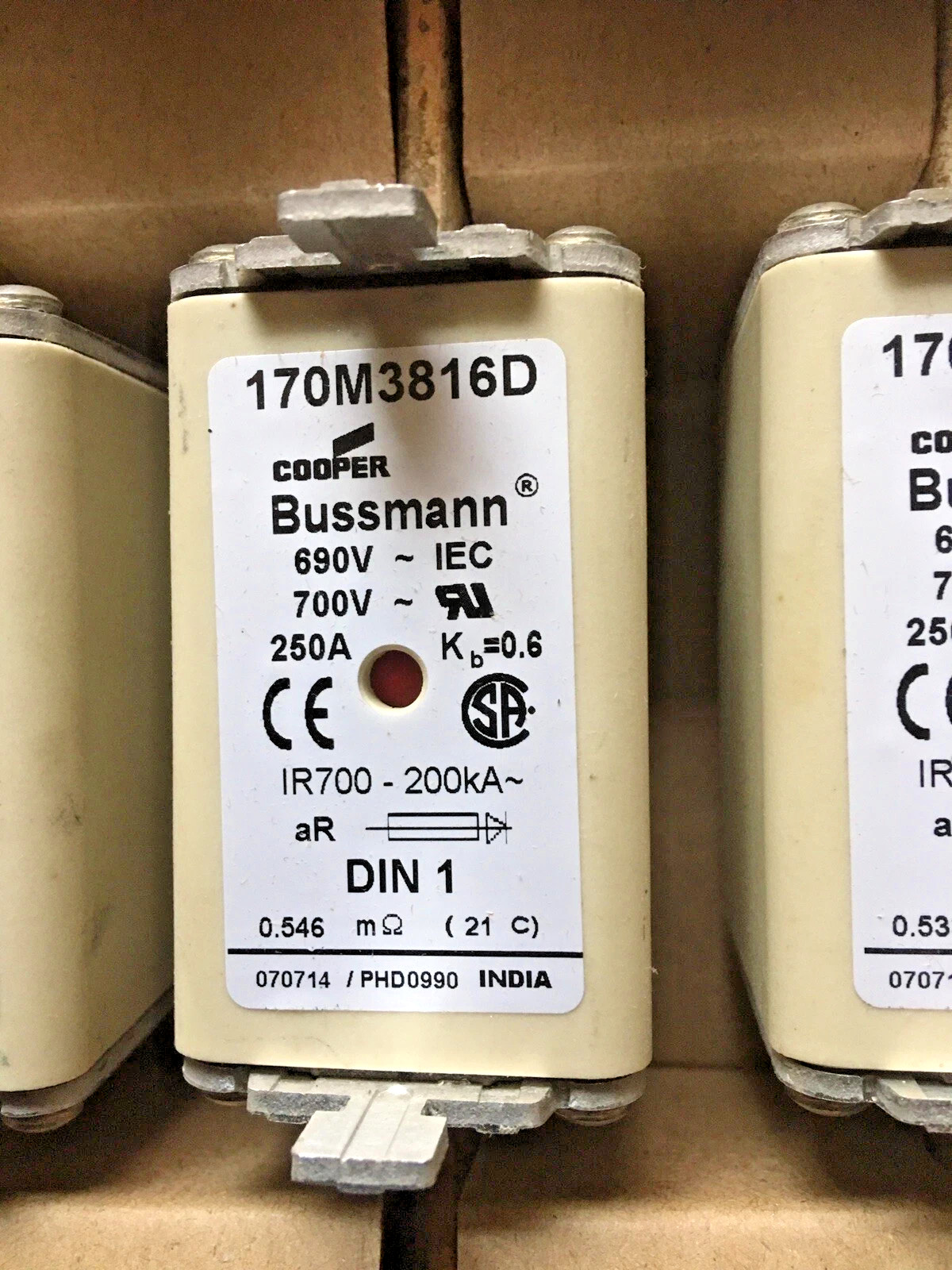 6PCS LOT-Eaton Bussmann 170M3816D high speed square body fuse 700V-690V/250A-NEW