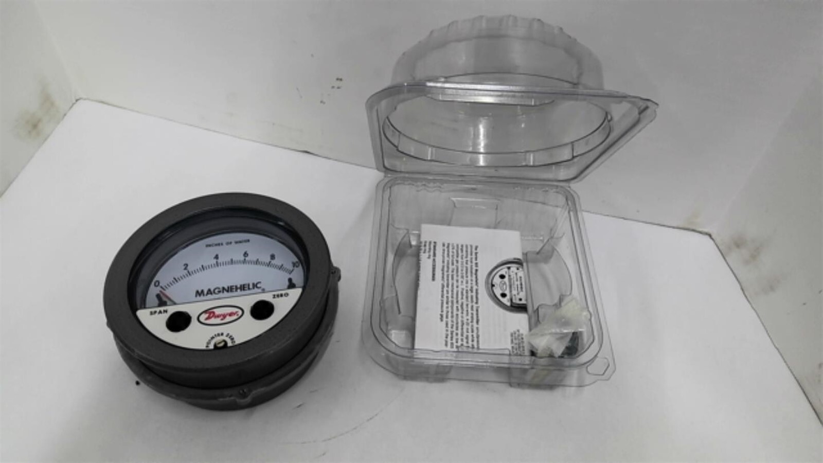 Dwyer MAGNEHELIC Indicating Transmitter