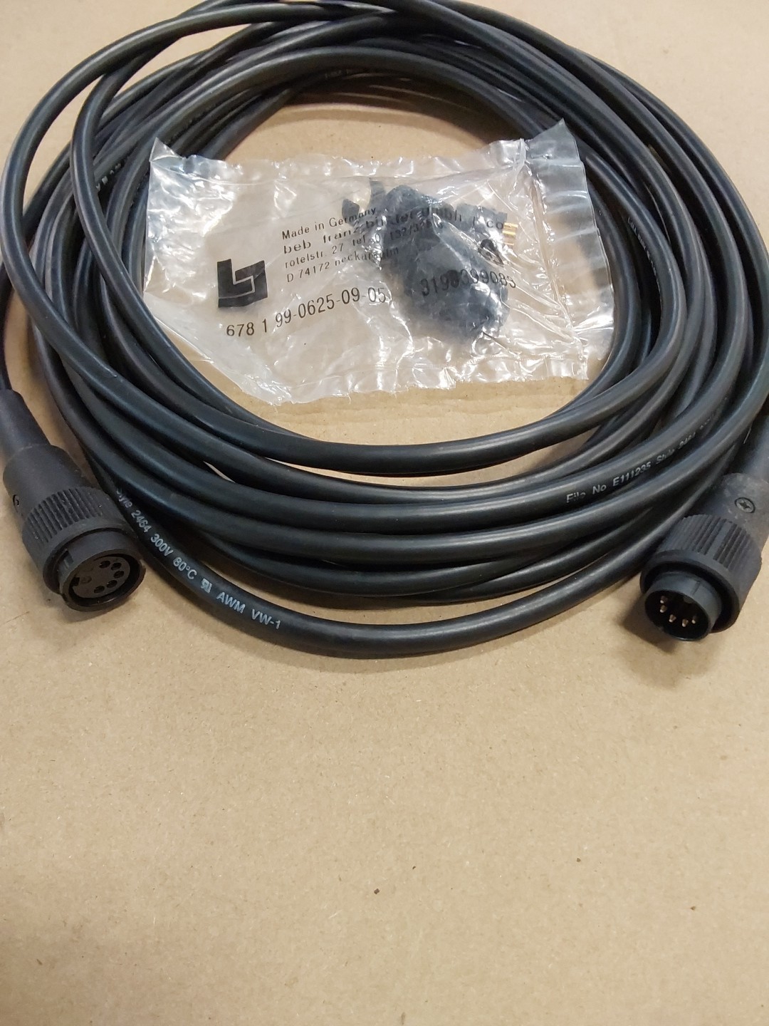 ** Control Signal Cable, E111235 300V AWM 2517 Male/Female Ends 8 Pin Connectors