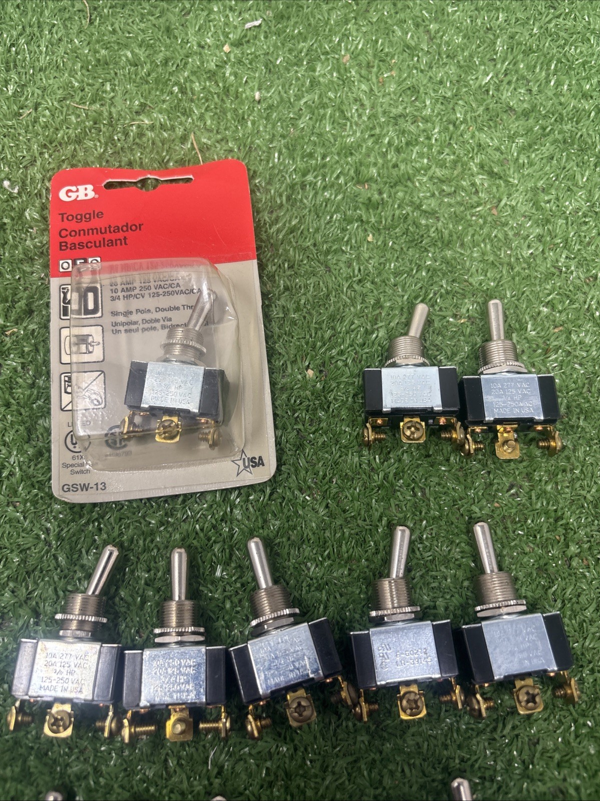 13 Gardner Bender GSW-13, 125 to 250 VAC, 20 A, On/Off/On, Toggle Switch, 1pc