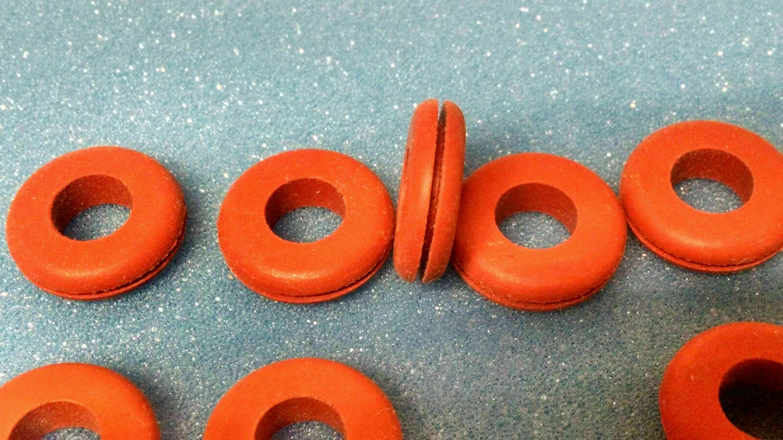 Soft/ Rubber / Grommets/ 1 IN x 1/2 IN WITH 1/16″ GROOVE/ LOT OF 10 PC.