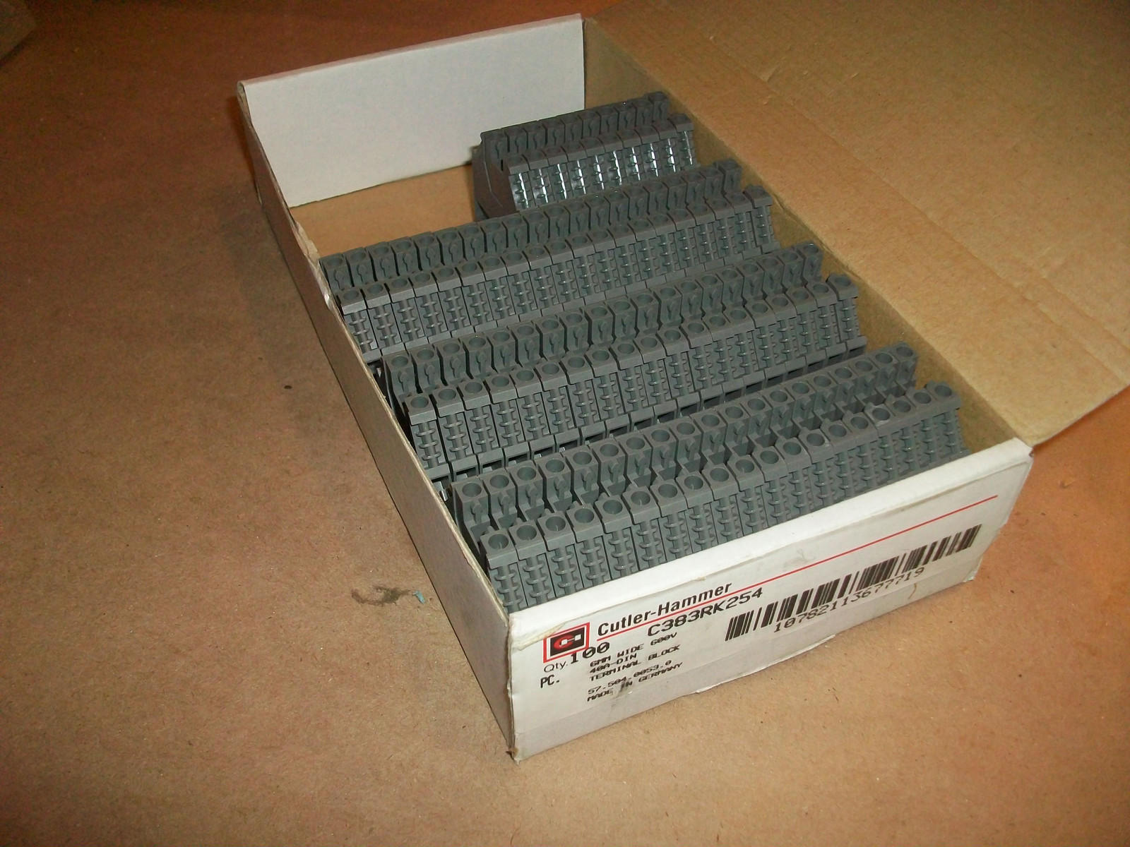 68pc Cutler Hammer Terminal Block C383RK254 NEW IN BOX