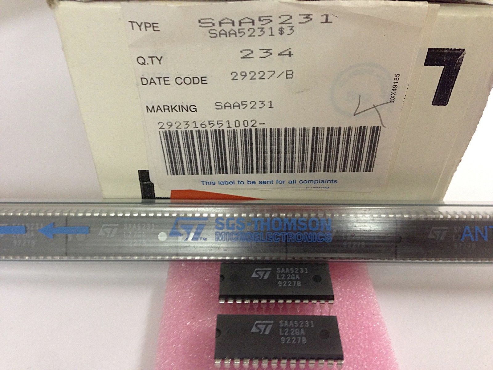 3 pieces SAA5231 DATA SLICER FOR TELETEXT PROCESSOR DIP28 STM NEW ~