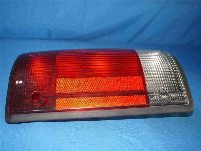 Ford F5UZ-13405-A F5UZ13405A Lamp NEW NOB