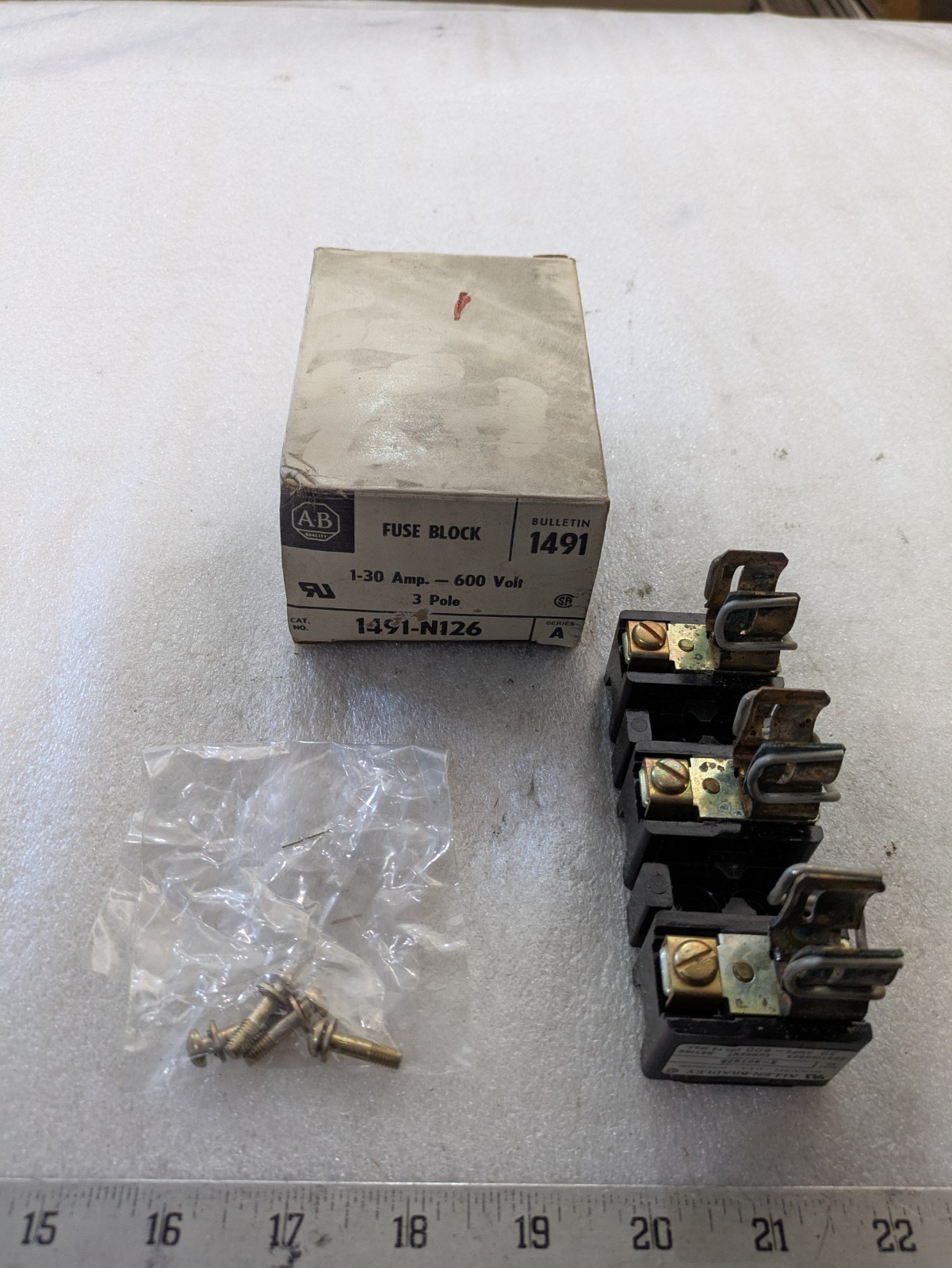 ALLEN BRADLEY 1491-N126 FUSE BLOCK 1-30AMP 600VOLTS 3 POLE (LOT OF 2)