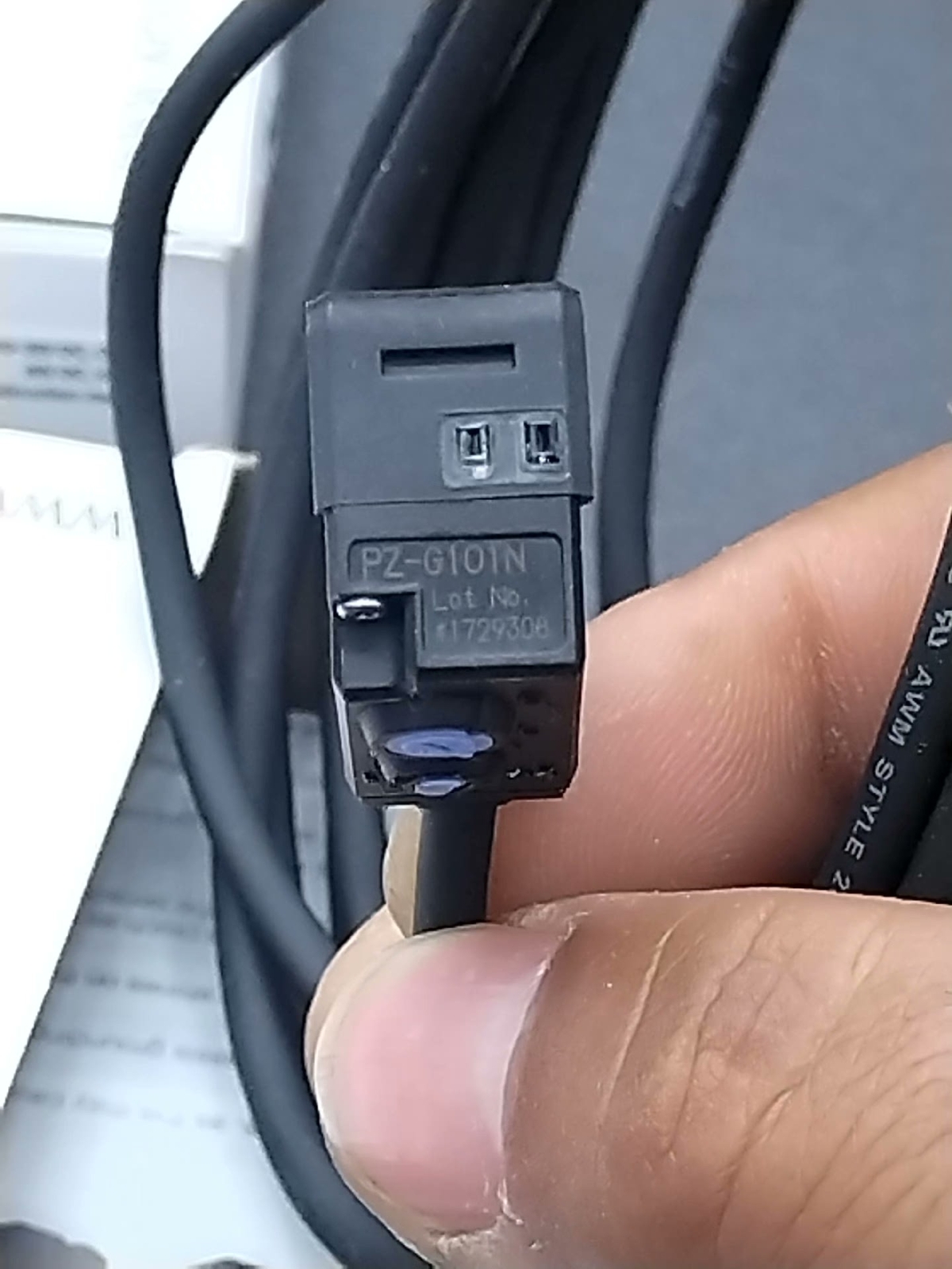One KEYENCE/ PZ-G101N sensor new Welcome counteroffer