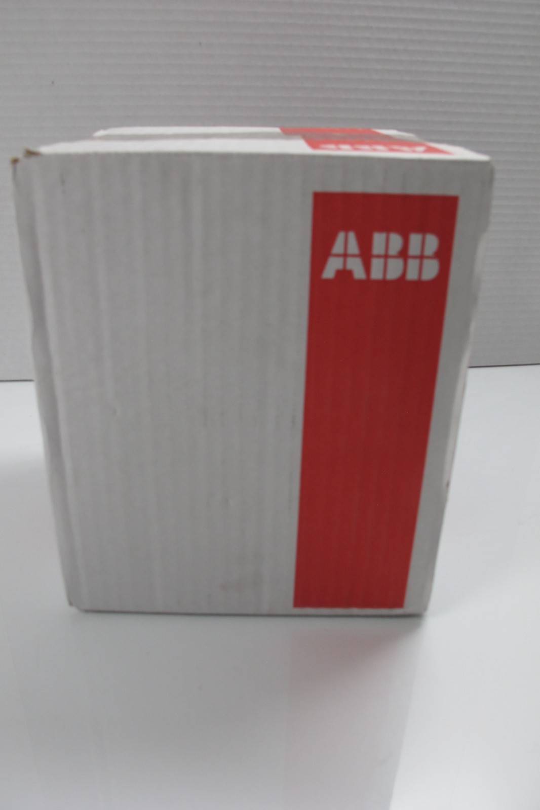 XT3NU3200AFF000XXX ABB 3-Pole 200A TMF Circuit Breaker NEW SACE TMAX XT3 N 225