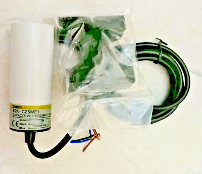 1PC- Omron E2K-C25ME1 2M Cable DC 3Wire Capacitive Proximity Sensor-NEW